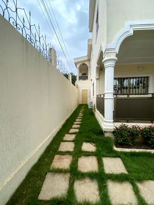 Location d'une villa duplex à N'Kafou, 5 chambres, avec jardin, climatisée – 650 000 FCFA/mois — photo 2