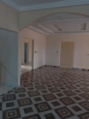 Location et vente d'une villa à Adetikopé Kpotave, nouvelle construction, 4 chambres, 1 lot, avec magasin et dépendance – 120 000 FCFA/mois ou 80 millions FCFA — photo 2
