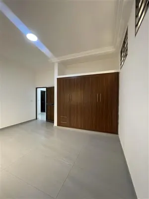 Terrain 824 m² en vente à Assigamé, angle de rue – 750 millions FCFA — photo 3