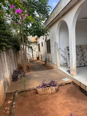 Vente d'une villa à Agbalépédo, angle de rue, 3 chambres + dépendance + 2 pièces, proche du goudron – 47 millions FCFA — photo 7