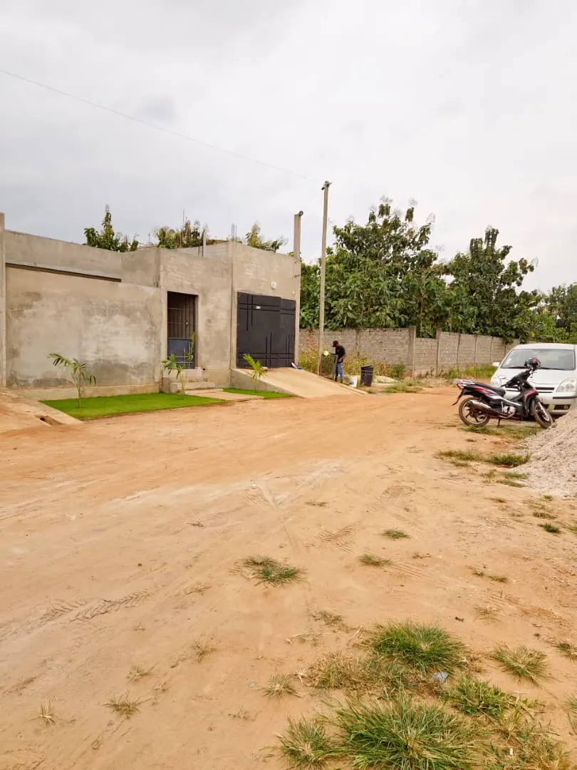 Vente d'une villa à Avépozo, 7 pièces sur 2 niveaux, 150 m², garage 2 voitures – 28 millions FCFA