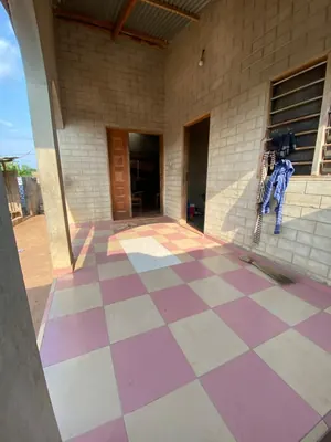 Maison 2 chambres à vendre à Zanguera – 8,5 millions FCFA