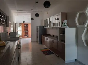 Villa 10 pièces sur 1920 m² avec piscine et garage à vendre à La Caisse – 1 milliard FCFA — photo 2