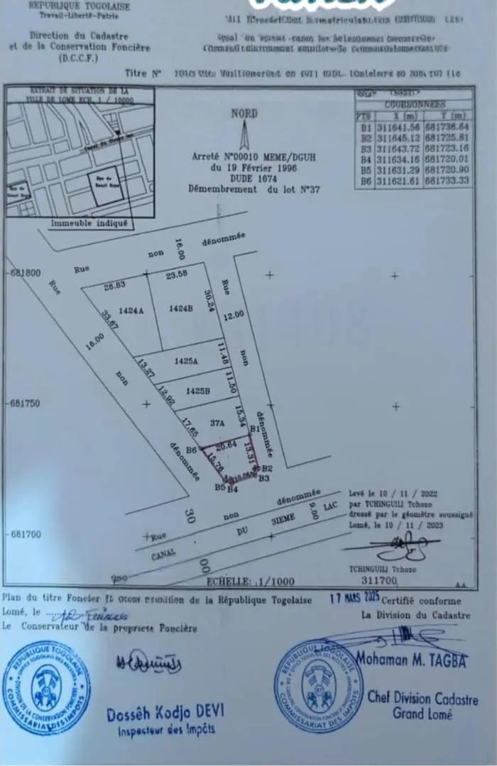 Terrain demi-lot 300 m² angle de rue face voie de 30 m à Port TP3 en vente – 25 millions FCFA