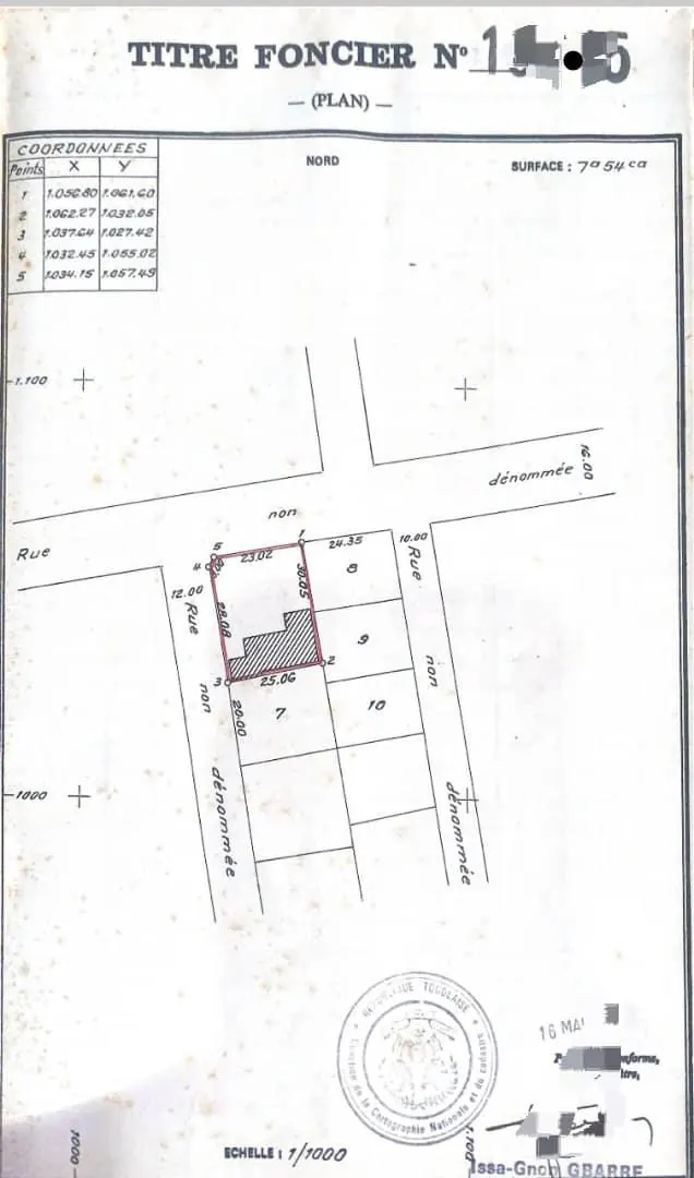 Immeuble R+1 avec boutiques en vente à Nukafou, angle de rue, 760 m² – 200 millions FCFA