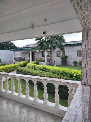 Villa 4 chambres à vendre à Totsi – 50 millions FCFA