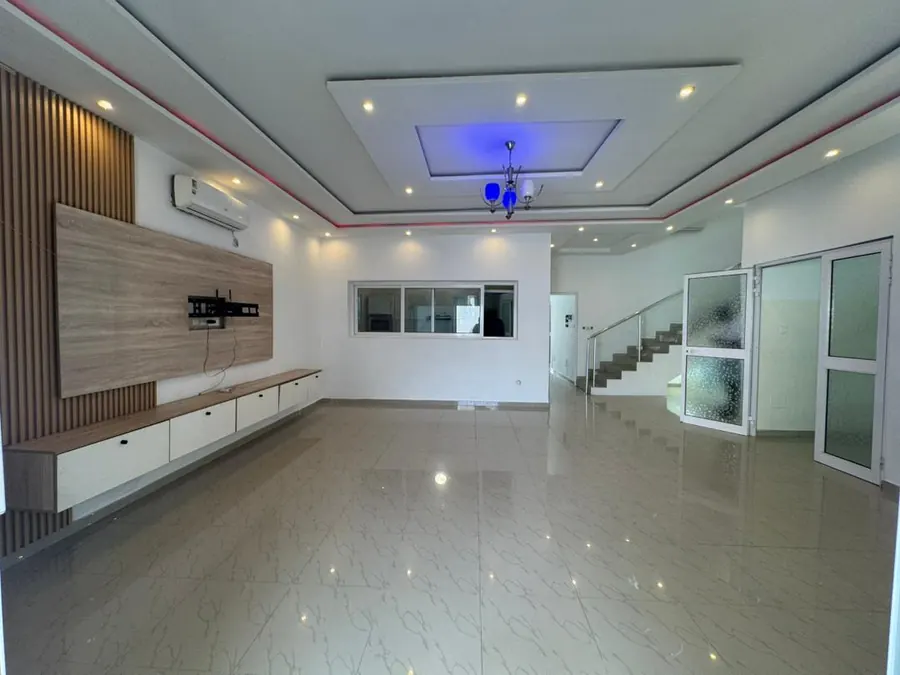Villa duplex 6 chambres avec piscine à louer à Avedji – 1 000 000 FCFA