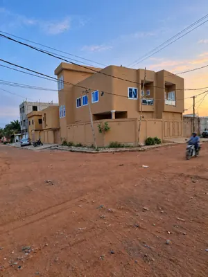 Vente d'une villa à Hountigomé, angle de rue, R+2, 447 m², proche du goudron – 250 millions FCFA — photo 12