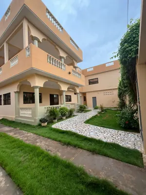 Villa duplex 8 chambres à louer à Djidjolé – 550 000 FCFA/mois — photo 2
