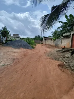 Terrain avec pièce en angle de rue à vendre à Zanguera Klikamé – 6 millions FCFA — photo 2