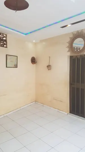 Vente d'une villa à Zanguera Klikame, 1 chambre salon, avec garage, boutique et forage – 25 millions FCFA — photo 4