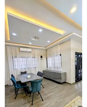 Vente d'une villa à Cococodji, 5 chambres, R+2, avec piscine, sur 340 m² – 170 000 000 FCFA (sans les meubles) — photo 5