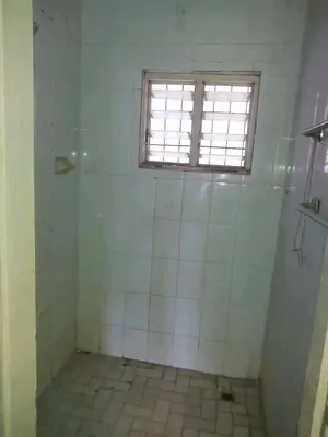 Location d'une boutique à Tokoin Ranco, bord du goudron, avec bureau et sanitaire – 180 000 FCFA/mois — photo 22