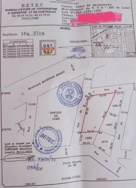 Terrain 3 lots en angle de rue à vendre à Akodessewa – 80 millions FCFA le lot