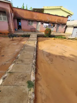 Maison ancienne 4 pièces à raser en vente sur 1 lot à Tokoin Hôpital – 80 000 000 FCFA — photo 4