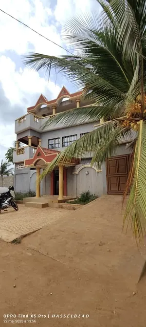 Villa duplex 9 chambres à vendre à Assigomé – 75 millions FCFA