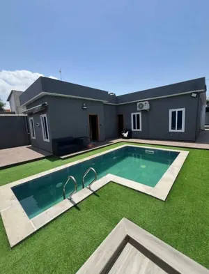 Villa meublée 2 chambres avec piscine à louer à Djidjolé Kouvahey – 1 000 000 FCFA/mois