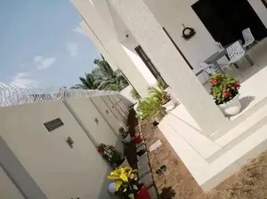 Villa 6 pièces à vendre à La Caisse ADN sur 590 m² avec piscine et jardin – 400 millions FCFA — photo 4