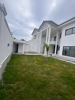 Location d'une villa à Baguida Batovi, duplex avec piscine, 5 chambres, jardin et garage – 1 700 000 FCFA/mois — photo 8