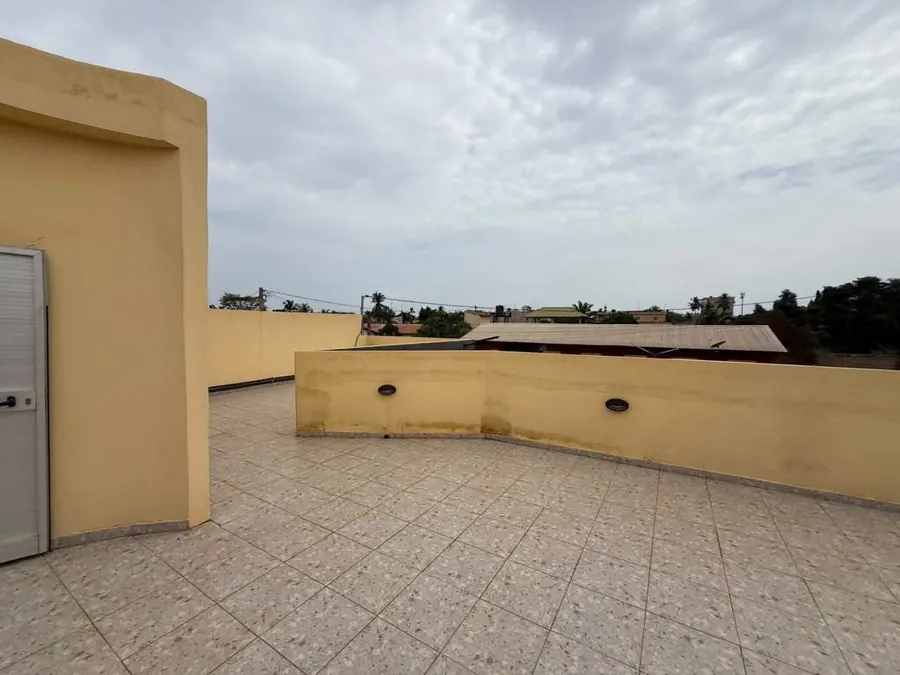 Vente d'une villa à Agoè Fil o Parc, demi-lot, R+1, 4 pièces – 65 millions FCFA