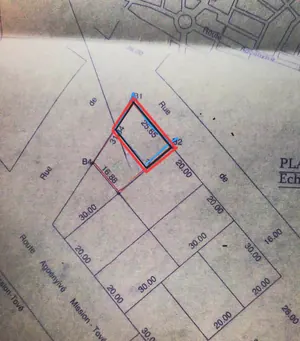 Maison demi-lot en vente en angle de rue à Agoè Main-de-Dieu – 28 millions FCFA à débattre