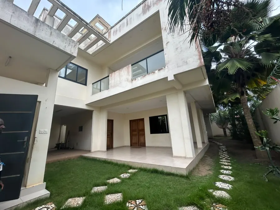 Villa duplex 5 chambres à louer à Agbalepodo – 1 200 000 FCFA/mois