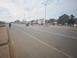 Vente de terrain à Zanguéra, 2 lots collés, bord du boulevard Lomé-Kpalimé – 90 millions FCFA le lot à débattre — photo 3