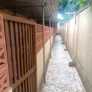 Vente d'une maison à Agoè Assiyéyé, 7 pièces, 300 m², à 150 m du goudron – 45 millions FCFA