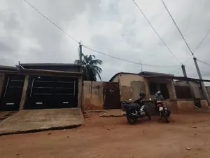 Maison 6 pièces à vendre à Sagbado Logoter Marché – 8,5 millions FCFA