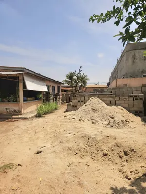 Vente d'un terrain à Djidjolé, 688 m², bord des pavés, angle de rue – 150 millions FCFA — photo 3