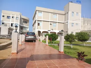 Hôtel 25 chambres 1200 m² en vente à Alogavi proche du goudron – 520 millions FCFA — photo 5