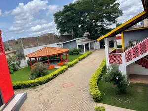 Hôtel 50 chambres à vendre sur 3000 m² à Hedzranawoé – 800 millions FCFA