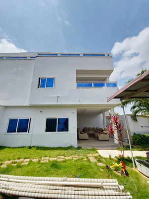 Vente d'une villa à Agoè Zongo École Malaïka, R+1 avec dépendances, jardin, titre foncier personnel – 75 millions FCFA