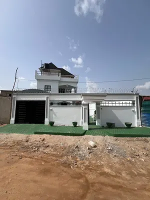Villa 6 pièces à vendre à Zanguéra Klémé – 300 m² – 80 millions FCFA — photo 2
