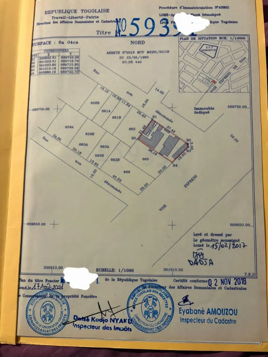 Terrain 804 m² en vente angle de rue à Agoè Assiyéyé – 180 millions FCFA
