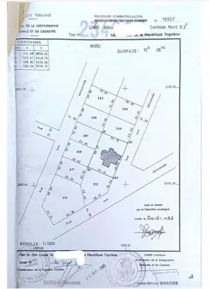 Vente d'une villa duplex à Adidoadin, 10 pièces sur 2 lots, 1206 m², à 100 m du goudron – 140 millions FCFA