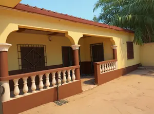Vente d'une villa à Zanguéra-Klikamé, 2 chambres, 1/4 de lot, titre foncier en cours – 15 millions FCFA — photo 4
