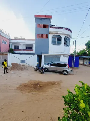 Maison en angle de rue de 387 m² à vendre à Tokoin Hôpital – 150 millions FCFA