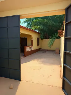 Vente d'une villa à Zanguéra-Klikamé, 2 chambres, 1/4 de lot, titre foncier en cours – 15 millions FCFA — photo 3