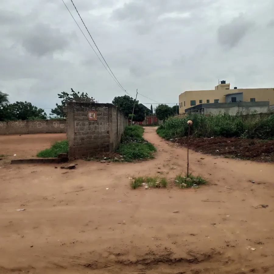 Terrain 2 lots en vente en angle de rue à Amadahomé près du carrefour Aised – 35 millions FCFA le lot