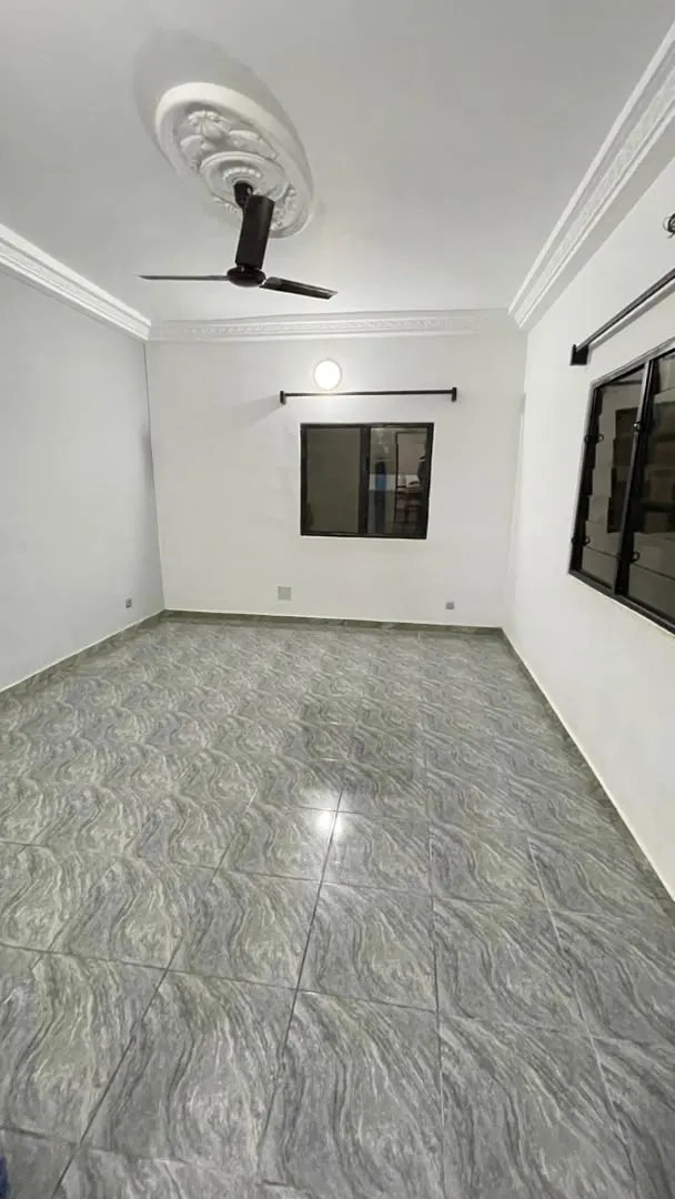 Villa 6 chambres meublée avec piscine à vendre à Agodeka – 150 millions FCFA