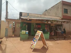 2 boutiques en vente en bordure de goudron à Adidogomé Apédokoè – 8 millions FCFA — photo 1