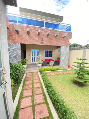 Villa meublée 3 chambres à louer à Légbassito – 800 000 FCFA