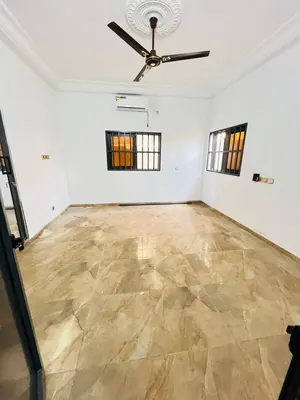 Vente d'une villa à Kégué Catholique, R+2 avec rooftop, demi-lot 300 m², titre foncier – 150 millions FCFA — photo 4