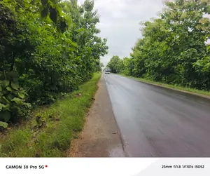 Terrain en vente en angle de rue au bord du goudron RN1 à Lilikopé – 5 millions FCFA l'unité — photo 2