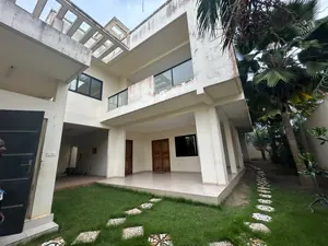 Villa duplex 5 chambres à louer à Agbalepodo – 1 200 000 FCFA/mois