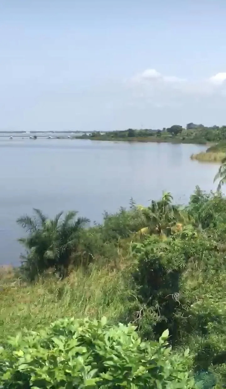 Terrain de 30 lots en vente en face du lac à Togo Ville – 15 millions FCFA le lot