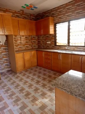 Vente d'une villa à Hountigomé, R+2, 10 chambres, 447 m², angle de rue – 250 millions FCFA — photo 7