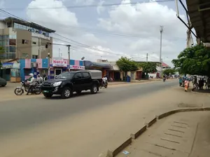 Terrain 3/4 de lot en vente au bord du goudron à Tokoin Ramco – 85 millions FCFA — photo 4