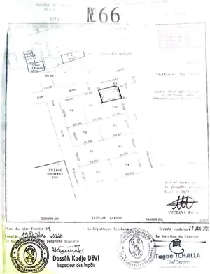 Terrain 270 m² en angle de rue à vendre à Tokoin Wuiti, Lomé – 75 millions FCFA à débattre